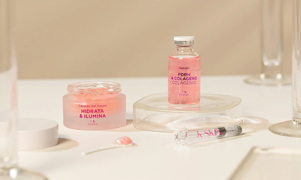 Sérum PDRN e creme em cápsulas K-Skin da Mercadona, com a seringa doseadora e a espátula em primeiro plano.