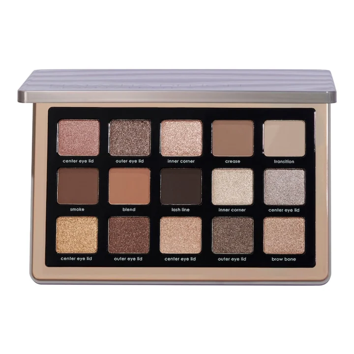 Paleta Glam da Natasha Denona aberta, com sombras neutras, taupe e douradas.