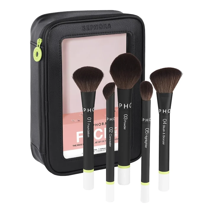 Cinco pincéis de rosto Sephora Collection apresentados com o estojo preto.