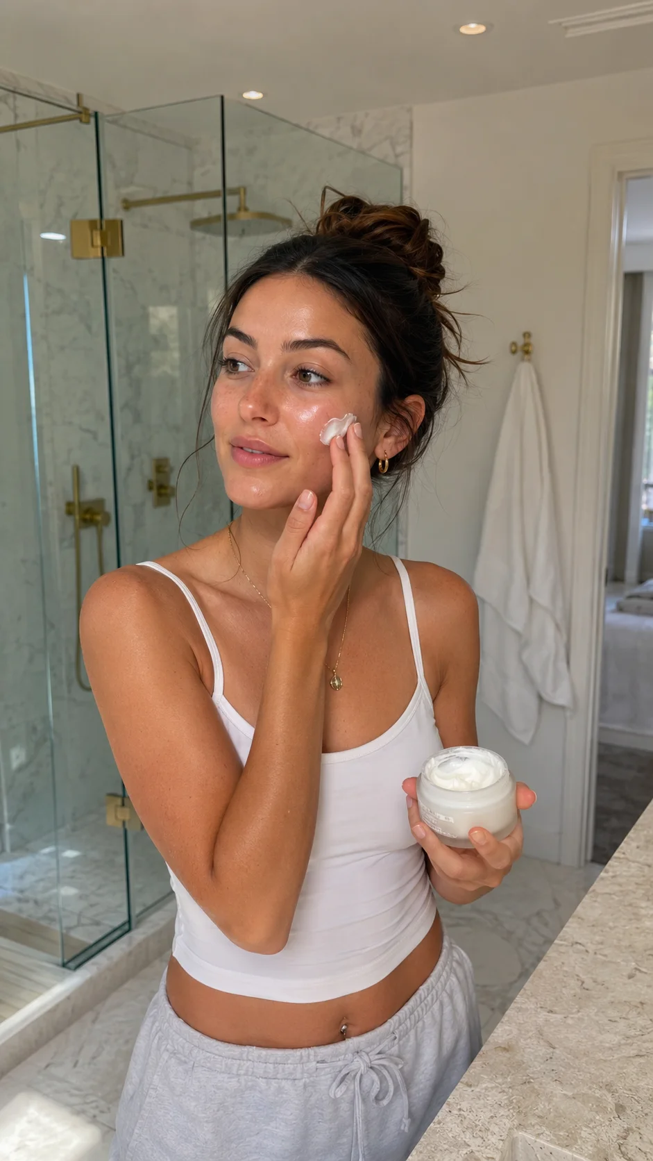 Aceitar que hoje a rotina de skincare vai ter só dois passos