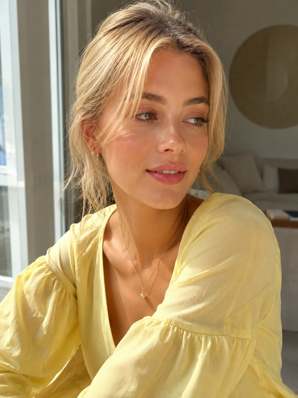 Batom roupa amarelo manteiga