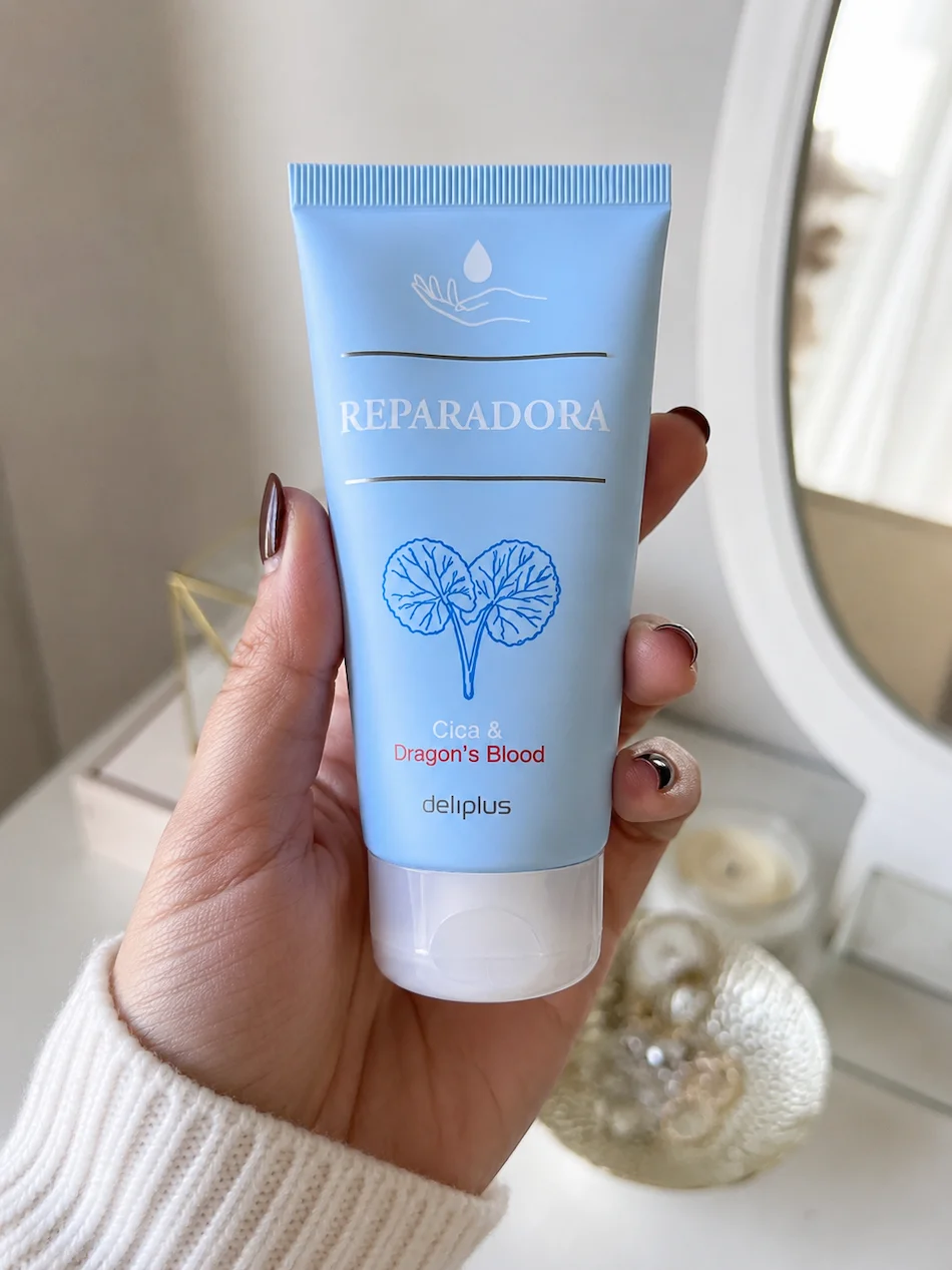Para mãos ásperas: creme de mãos reparador Deliplus