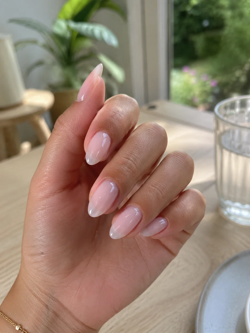Lychee nails: o rosa leitoso que parece sempre cuidado