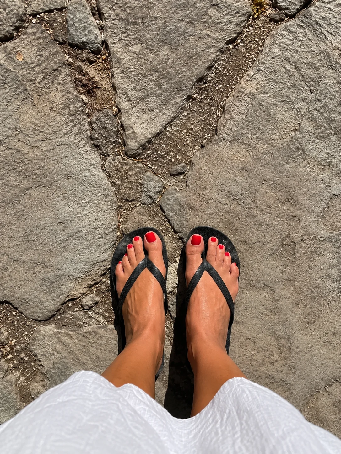 pedicure vermelho tomate
